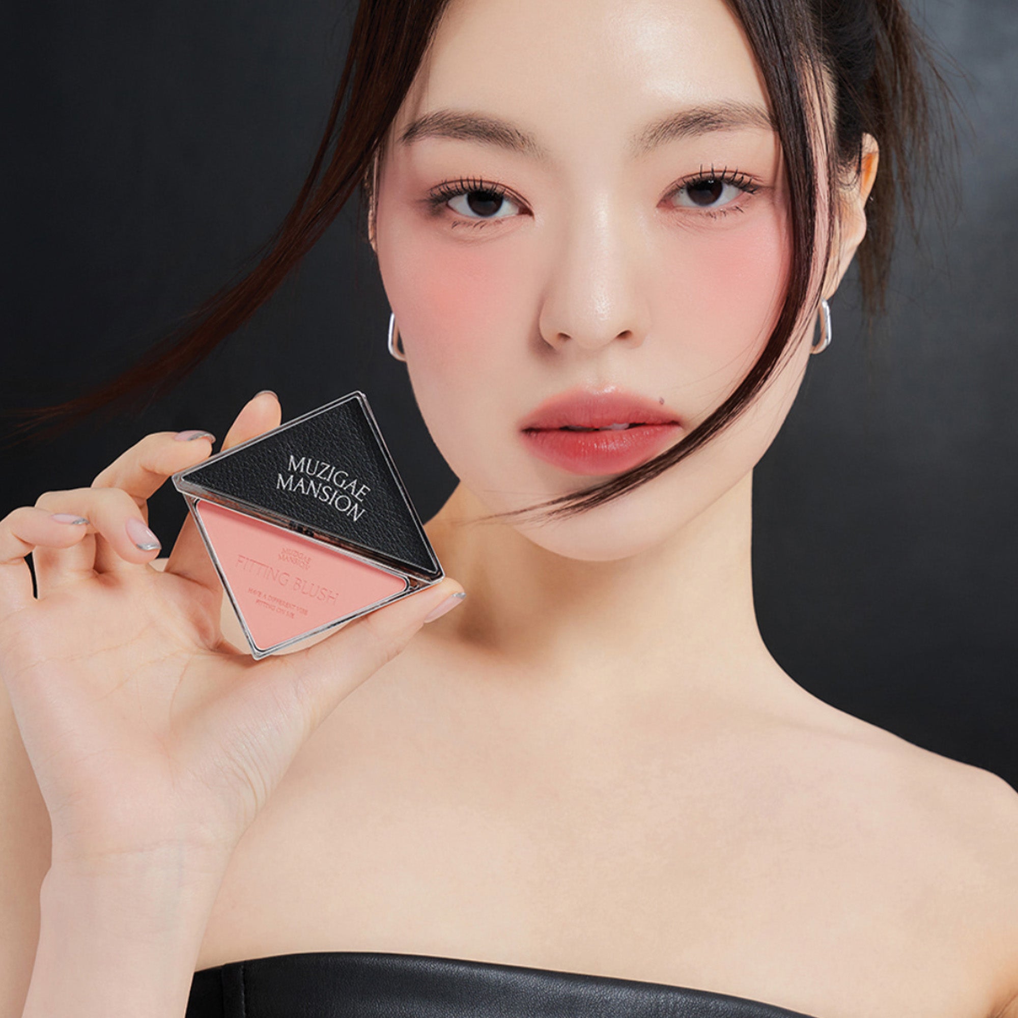 Model wearing Muzigae Mansion Fitting Blush in Ecstasy, showing the shade in natural lighting
